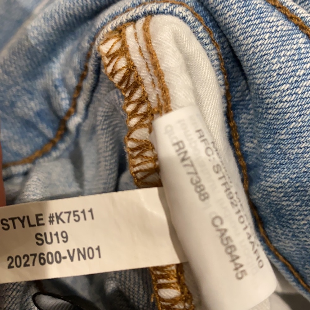 Madewell 9” Mid Rise Skinny Crop Jeans in Asbury Wash: Button-Front Edit… - Picture 8 of 11